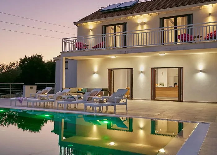 Callista Villa *