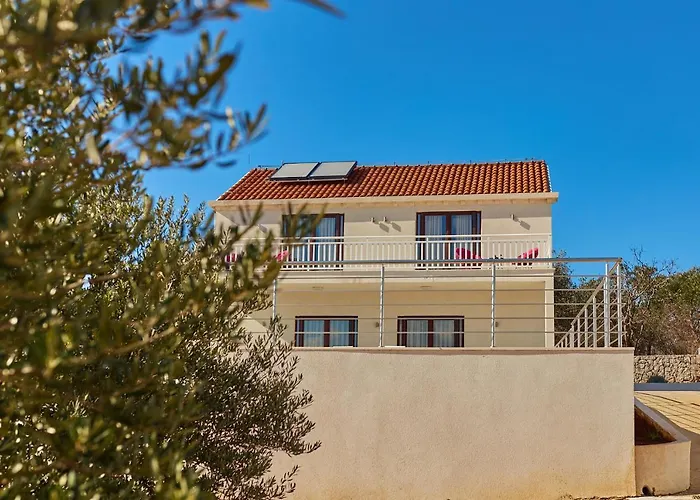 Callista Villa *