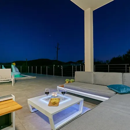 Callista Villa