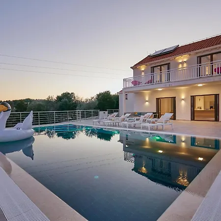 Callista Villa